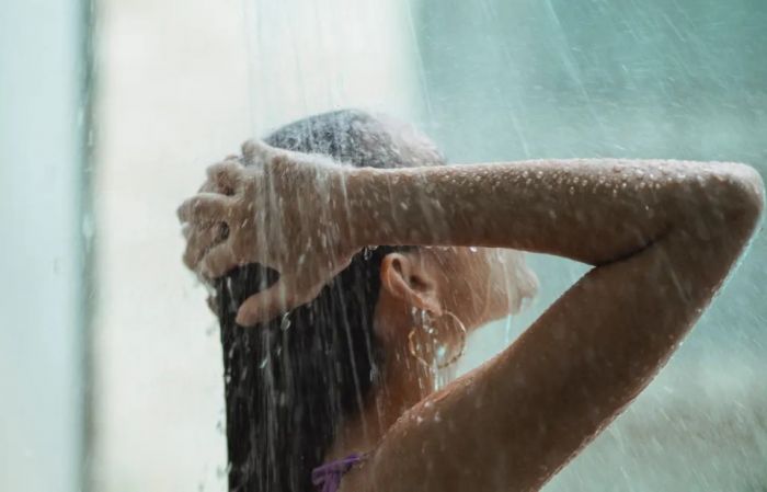 5 Cara Mandi Wajib Setelah Haid yang Benar Sesuai Syariat Islam