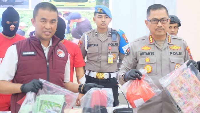 Alami Kecelakaan di Tol Pejagan, 2 Kurir Narkoba Lintas Pulau Bawa 12 Kg Sabu-sabu Diringkus