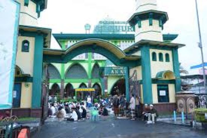 An-Nuur Sebuah Masjid dengan Dominasi Warna Krem - Hijau Berdiri Megah di Kota Batu