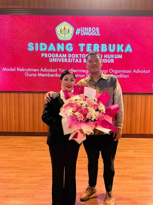Anak dan Ibu, Adya Laksmana dan Enita Adyalaksmita Raih Gelar Doktor Hukum di Universitas Borobudur