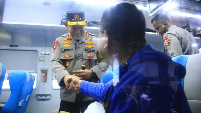 Arus Balik, Kapolri Jenderal Listyo Sigit Prabowo Dorong Pemudik Naik Kereta Api