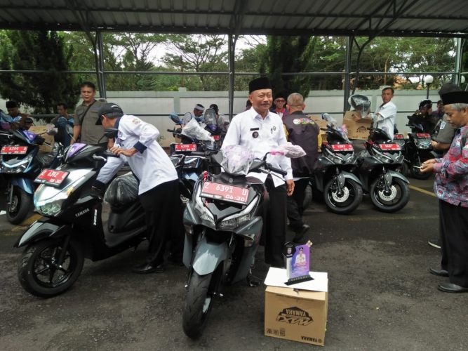 Bapenda Ciamis Beri Penghargaan Desa/Kelurahan Lunas Pajak Tercepat 2025
