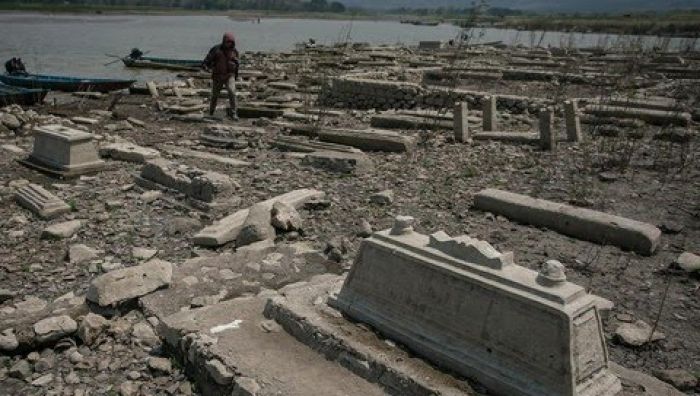 Bendungan Wonogiri Surut: Muncul Makam Tua dan Bekas Desa yang Dulu Ditenggelamkan