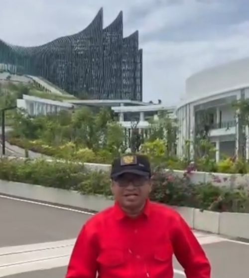 Bersama Rombongan Vokasi D4K3, di Depan Istana Garuda IKN, IZ Nyatakan Apresiasi terhadap Prabowo Subianto