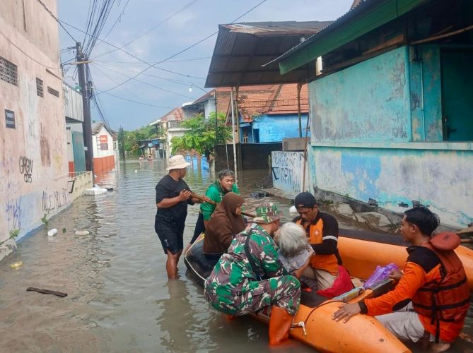 BPBD Jateng Gerak Cepat Tangani Banjir Solo Raya, Evakuasi hingga Pompanisasi Dikebut