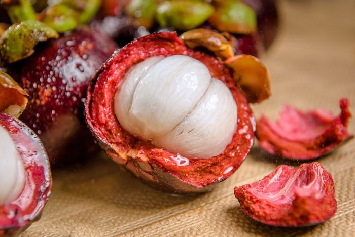 Buah Manggis: Keajaiban Warna Merah dan Kenikmatan Nutrisi