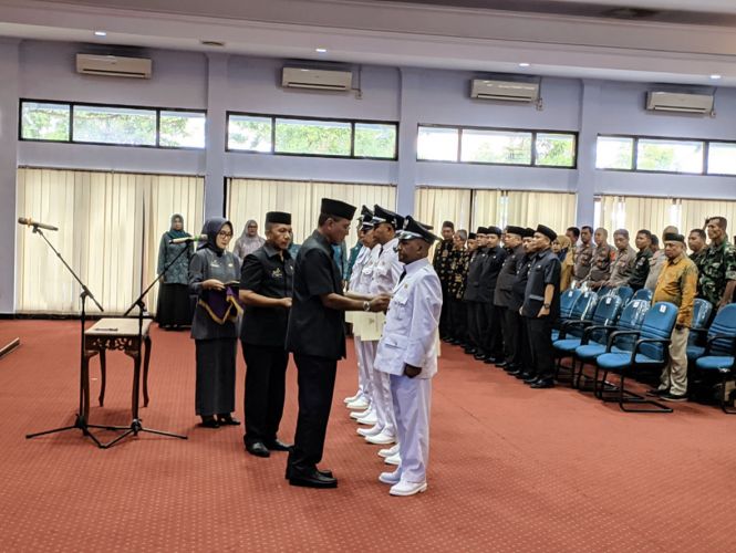 Bupati Herdiat Lantik 5 Kepala Desa PAW