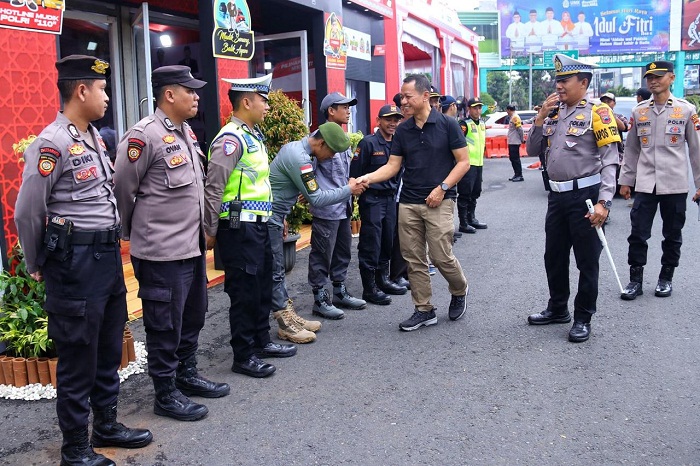 Bupati Kudus Sam’ani Kunjungi Pos Terpadu Lebaran 2025
