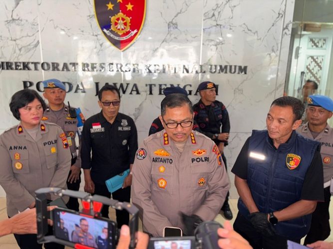 Empat Tersangka Pembuat Bom Molotov Ditangkap di Semarang & Temanggung