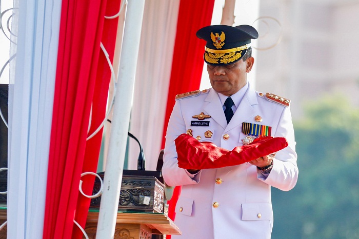 Gubernur Ahmad Luthfi  Pimpin Upacara Peringatan HUT Ke-80 RI di Lapangan Pancasila Simpang Lima