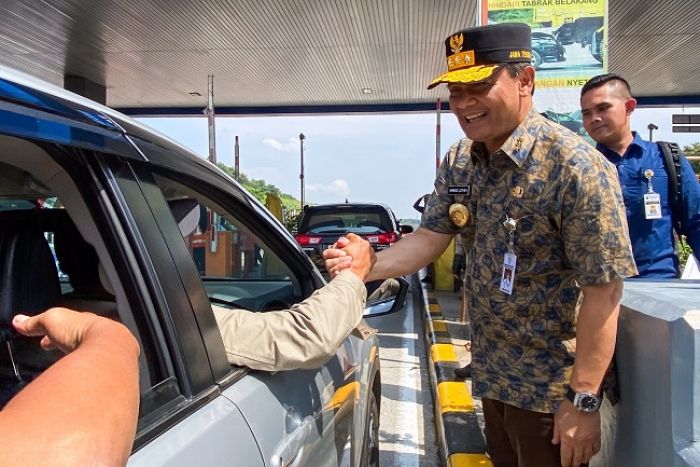 Gubernur Ahmad Luthfi Dampingi Kapolri & Menkes Melepas One Way Nasional Arus Balik Lebaran 2025