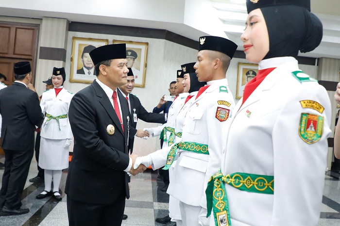 Gubernur Ahmad Luthfi Kukuhkan Paskibraka Jateng 2025