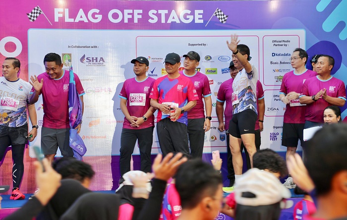 Gubernur Ahmad Luthfi Lari Bareng Ribuan Peserta Solo Run Fest 2025