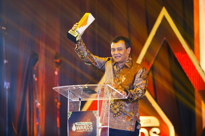 Gubernur Ahmad Luthfi Terima Penghargaan di Ajang Detik Jateng-Jogja Award 2025