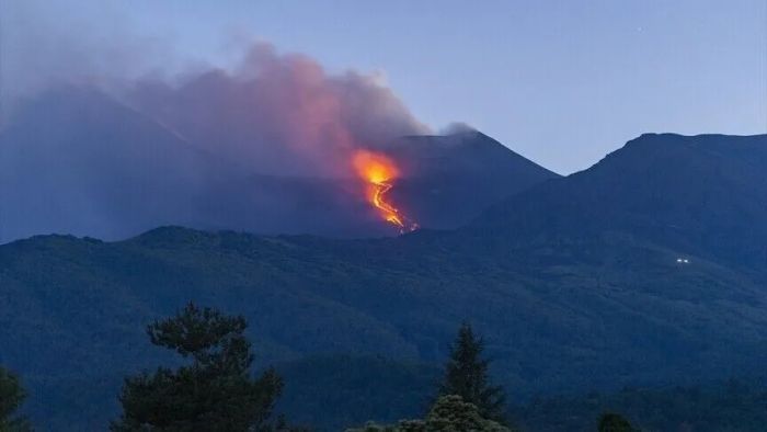 Gunung Etna di Italia Kembali Meletus, Muntahkan Abu dan Lava