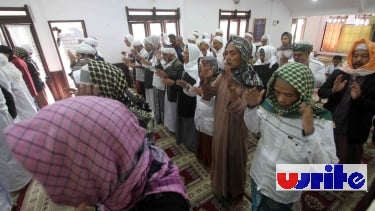 Hari Ini Jamaah Tarekat Naqsabandiyah Padang dan Jemaah Aoila di Yogyakarta Menggelar Shalat Id
