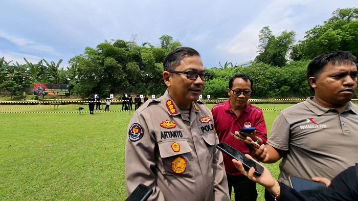 Keseruan Olahraga Menembak Bersama Wartawan dalam Perayaan HUT Humas Polri ke-74