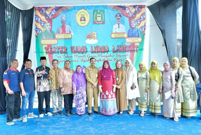 Ketua TP PKK Langkat Ny. Endang Kurniasih Serahkan Beasiswa, Dorong Generasi Seni Berprestasi