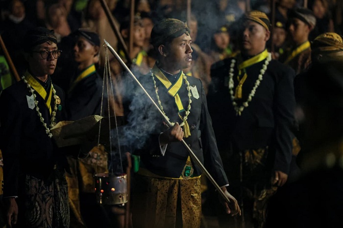 Kirab Pusaka Malam 1 Suro di Surakarta: Sekda Jateng Sumarno Apresiasi Tradisi Budaya