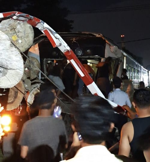 Laka Kereta Masinis Tewas Gara-gara Truk Terobos Rel, PT KAI: Itu Melanggar Hukum!