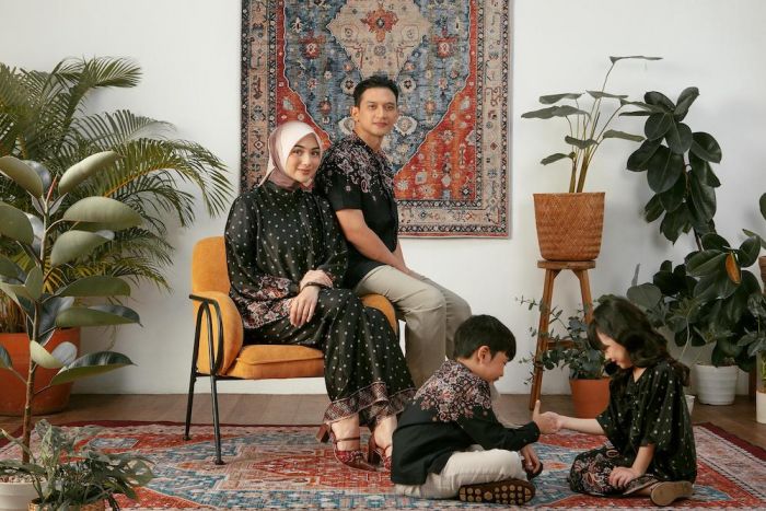 Manzone & Minimal Luncurkan Koleksi Sarimbit Eksklusif