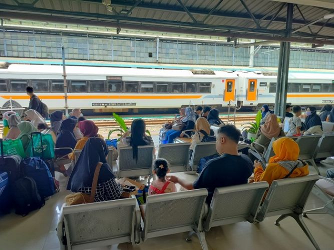 Masyarakat Bisa Nikmati Tarif Kereta Api Murah untuk Mudik Lebaran 2025 Berkat BBM Subsidi