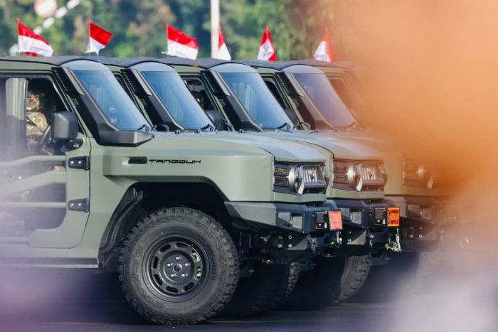 Menhan Serahkan 700 Kendaraan Maung MV3 ke TNI-Polri