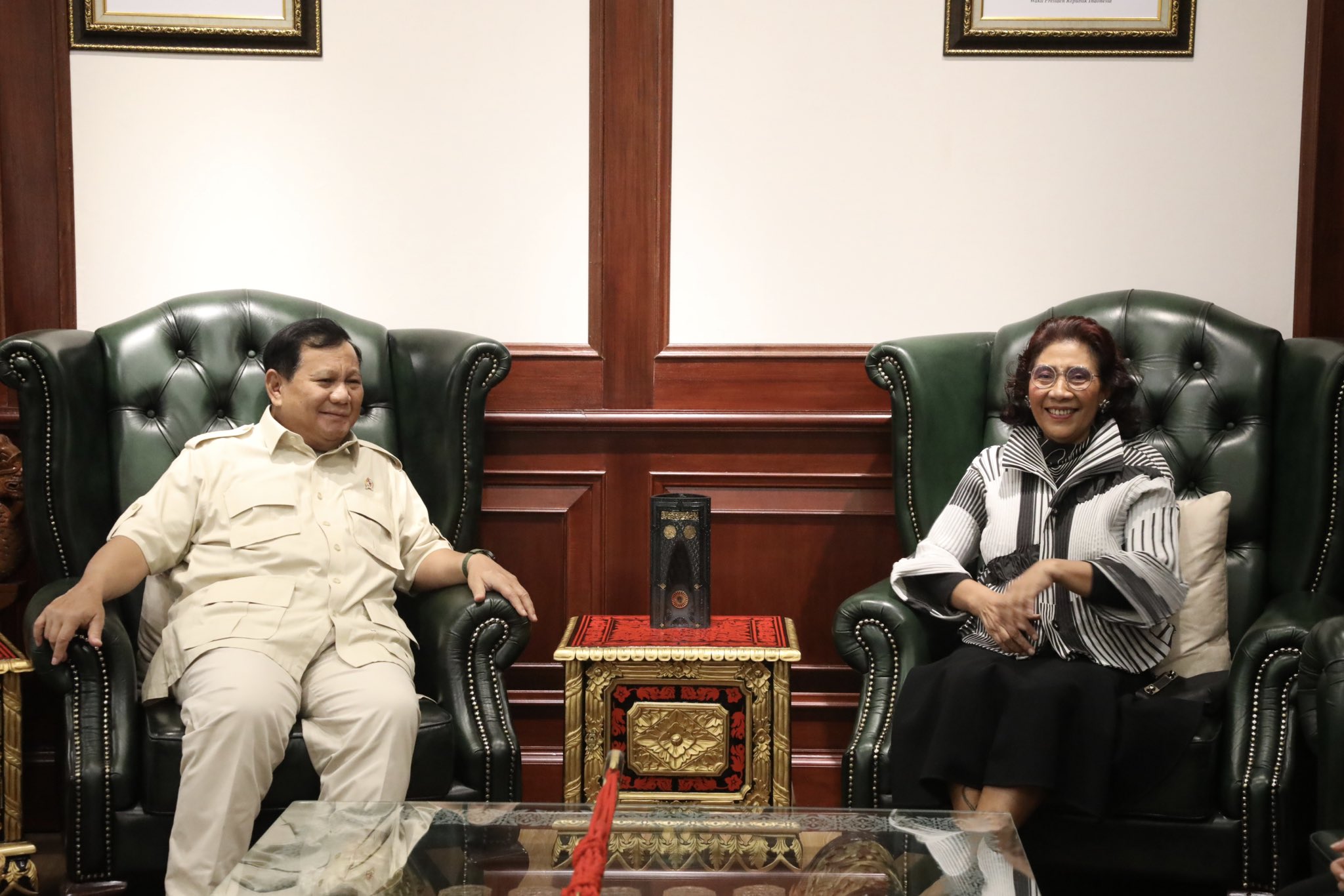 Mentri Pertahanan Prabowo Subianto bertemu dengan mantan Mentri Perikanan Susi Pudjiastuti,Bahas Pilpres?