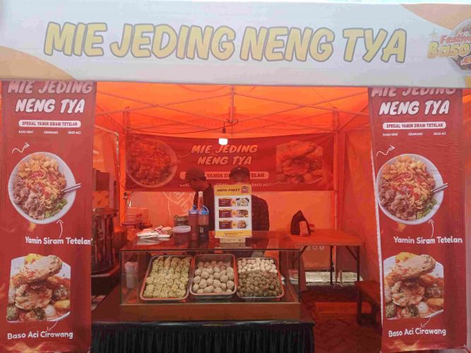 Mie Jeding Neng Tya Tampil Penuh Selera di Festival Baso Aci Kota Garut