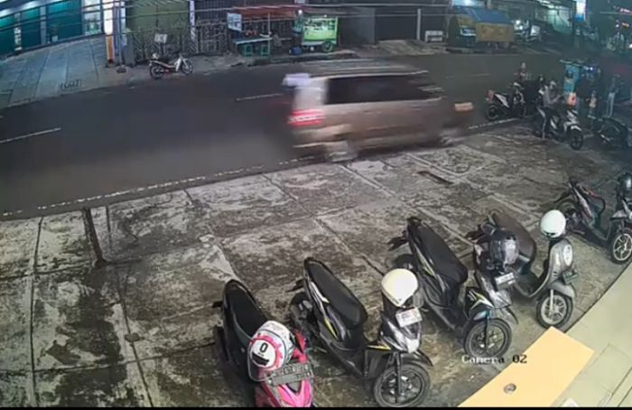 Minibus Tabrak Gerobak Bakso dan Motor di Kota Banjar, Empat Orang Luka