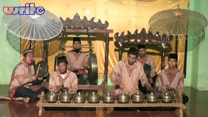 Napak Tilas Dan Pelarasan Panca Nada Alat Musik Tradisional Lampung Talo Balak  