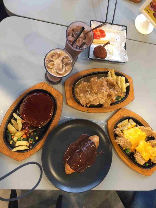 Opening Outlet Baru Menjelang Ramadhan, Waroeng Steak & Shake Jadi Rekomendasi Kuliner Buka Bersama