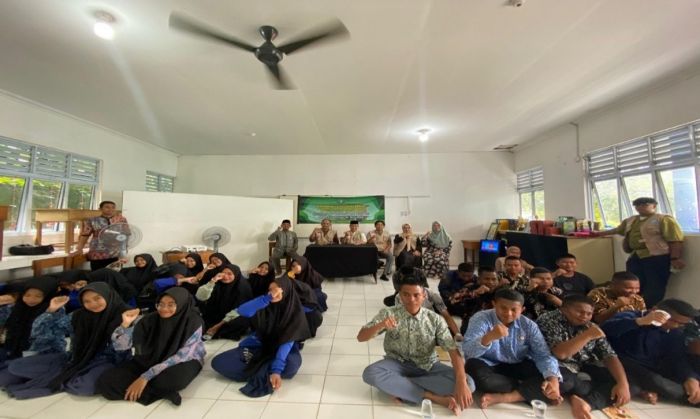 Pelatihan oleh TBI IAIMU "Speaking for Instructional Purpose" di SMAIT Taruna Ar Risalah Tanjungpinang Berjalan Sukses