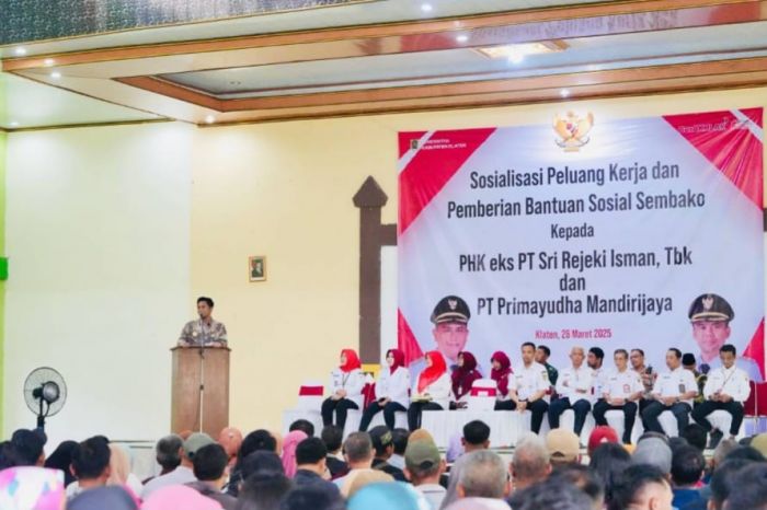 Pemkab Klaten Serahkan Bansos untuk Ribuan Eks Karyawan PT Sritex