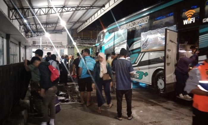 Penuh Sukacita, Ratusan Pemudik Program Mudik Gratis Pemprov Jateng Tiba di Terminal Wonogiri