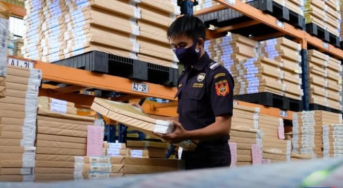 Petugas Bea Cukai Kudus Sita 9,9 Juta Batang Rokok Ilegal