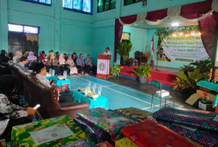 PGRI Lakbok Peringati HUT ke-80 PGRI dan HGN 2025, Beri Penghargaan untuk 37 Purnabakti