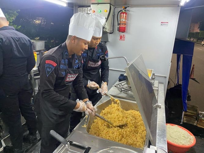  Polda Jateng Bagikan 1.700 Porsi Makanan Gratis di Area Car Free Day Semarang