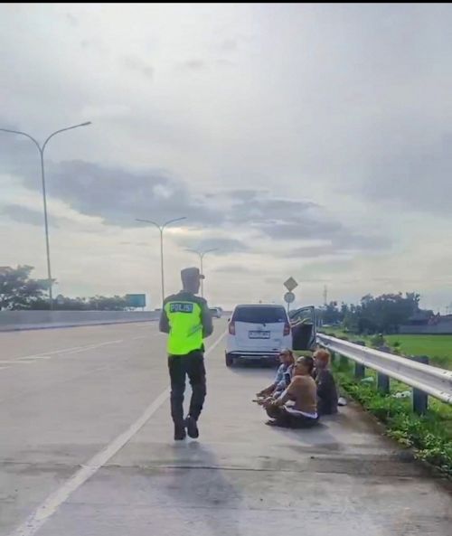 Polda Jateng Larang Pemudik Istirahat di Bahu Jalan Tol