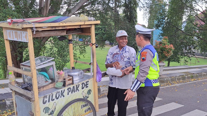 Polres Pekalongan Bagikan Takjil Gratis Setiap Hari Selama Ramadhan