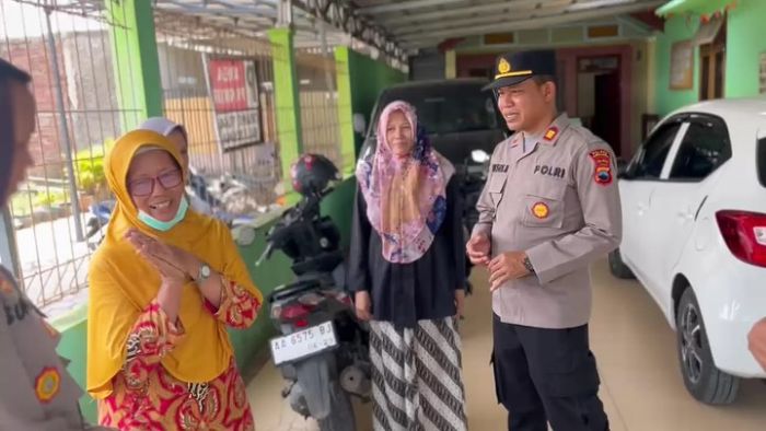 Polsek Gombong Kebumen Gelar Aksi Peduli Sesama dengan Berbagi  Bantuan Sembako