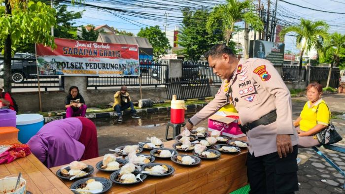 Polsek Pedurungan Semarang Berbagi 250 Porsi Sarapan untuk Warga