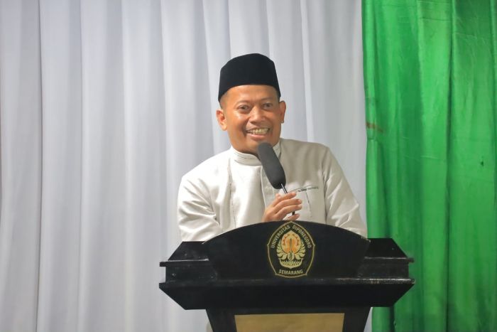 Rektor Undip Prof Dr Suharnomo Puji Tarling Luthfi-Yasin