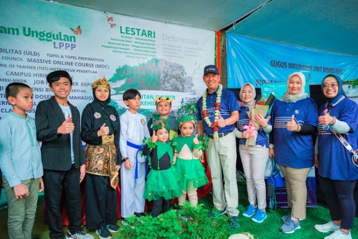 Rektor UNNES Buka Rangkaian Dies Natalis ke-60 di Lapangan Prof Dirham