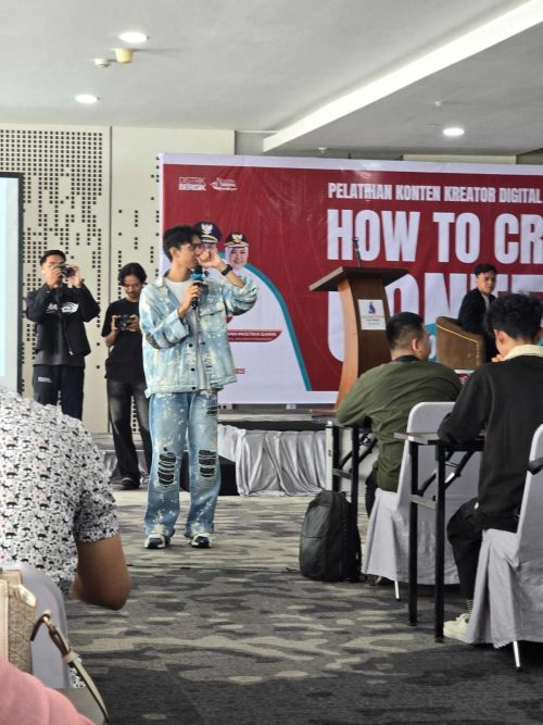 Rian Fahardhi Ajak Gen Z Makassar Bijak Bermedia Sosial
