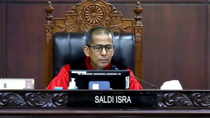 Saldi Isra Bingung, Putusan Hakim MK Berubah Setelah Paman Gibran Ikut Rapat
