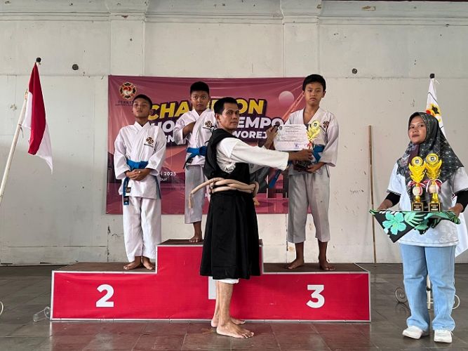 Sosok IPTU Yanuar Triatmaja, Polisi Sekaligus Pelatih Kempo yang Turut Majukan Prestasi Anak Bangsa