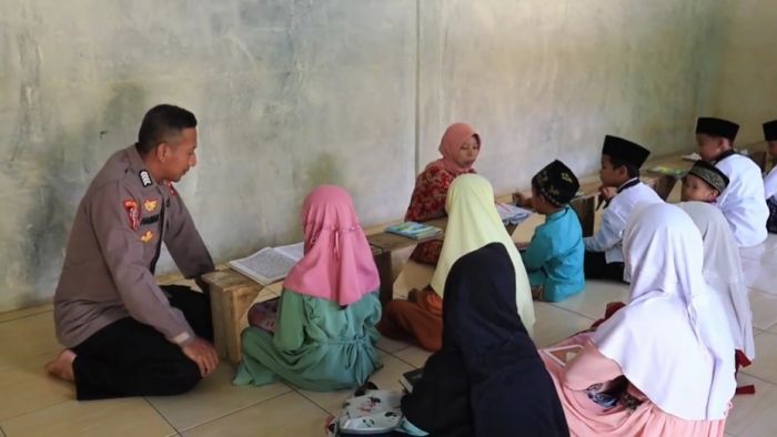 Sosok Polisi di Pekalongan ini Rutin Bantu Guru Ngaji dan Anak Yatim