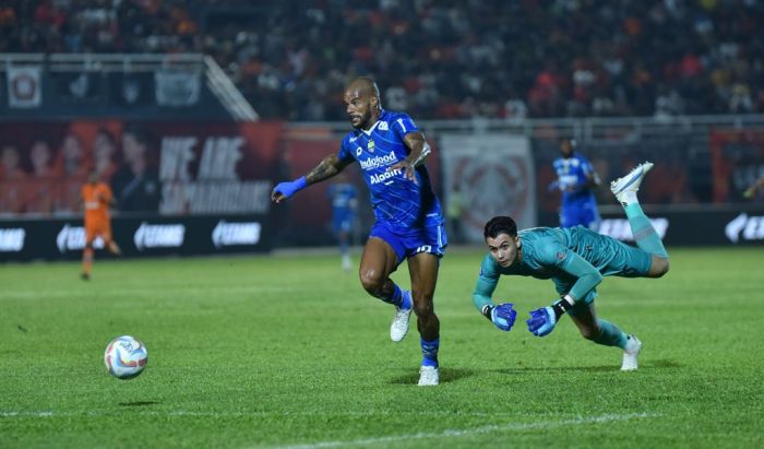 Tahan Imbang Pemuncak Klasemen, Persib Bandung Diselamatkan Gol Bunuh Diri Pemain Borneo FC