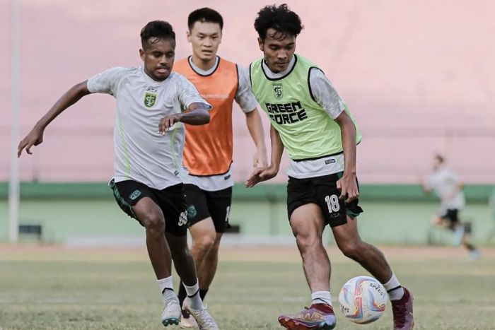 Tantang Bali United, Josep Gombau Minta Pemain Persebaya Surabaya Hindari Kesalahan